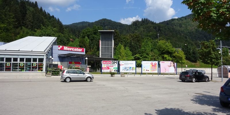 Slusni_aparati_Jesenice_AUDIO_BM_slusni_center_Mector_center_Spodnji_Plavz_5-zunaj-parkirisce-bolnica